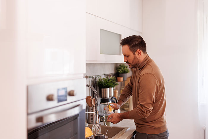 &ldquo;I&rsquo;m Not Your Maid Or Your Mom&rdquo;: Couple Moves In Together, Starts Clashing Over Chores