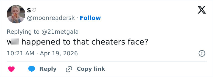 “The Milk Has Spoiled”: Adam Levine’s New Red Carpet Look Leaves Fans Stunned