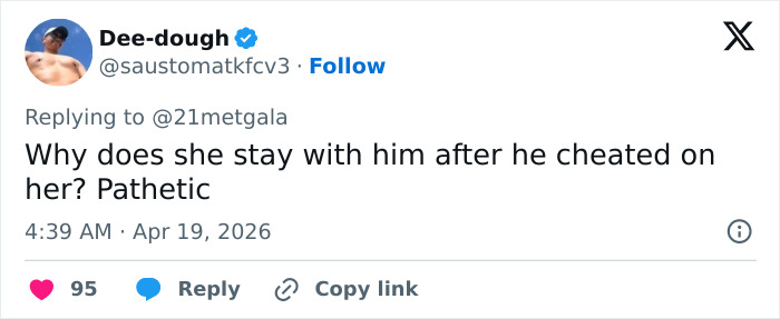 “The Milk Has Spoiled”: Adam Levine’s New Red Carpet Look Leaves Fans Stunned