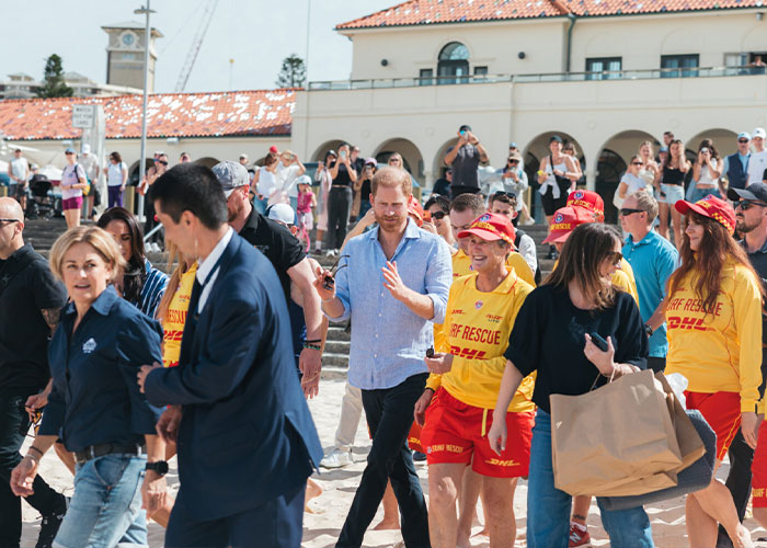 &ldquo;Such A Strange Response&rdquo;: Meghan Markle&rsquo;s Facade “Cracks” While Speaking With Bondi Beach Survivor In Viral Clip