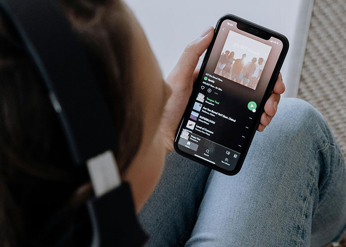 People Believe That These 75 Random Signs Show Our Economy Is Not Doing That Well