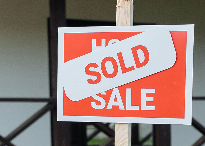 People Believe That These 75 Random Signs Show Our Economy Is Not Doing That Well