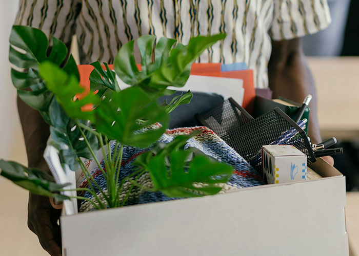 People Believe That These 75 Random Signs Show Our Economy Is Not Doing That Well