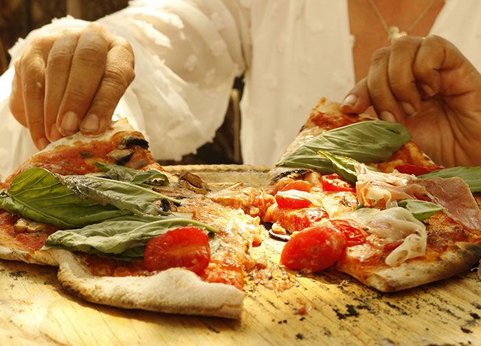 &ldquo;$200 Worth Of Pizza For $1.3M&rdquo;: 85 Times The Ultra-Rich Spent Money In Ways That Feel Almost Offensive