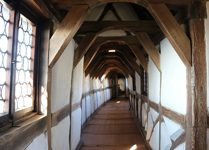 &ldquo;$200 Worth Of Pizza For $1.3M&rdquo;: 85 Times The Ultra-Rich Spent Money In Ways That Feel Almost Offensive