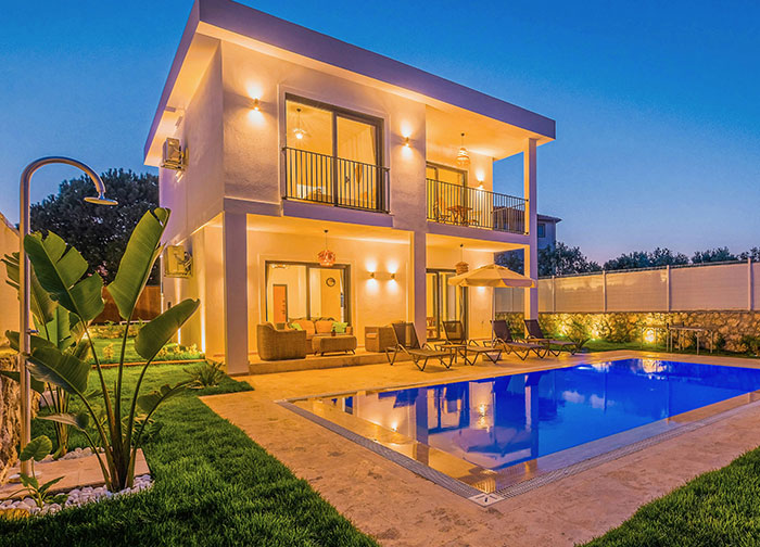 &ldquo;$200 Worth Of Pizza For $1.3M&rdquo;: 85 Times The Ultra-Rich Spent Money In Ways That Feel Almost Offensive