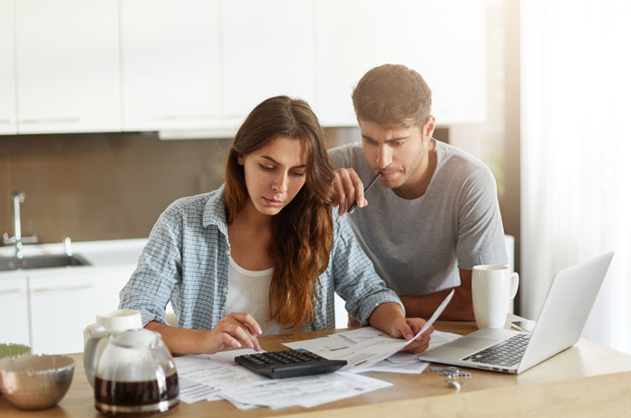 Man Upset GF Pretended To Be Broke For 5 Years When She Had $50K In Savings