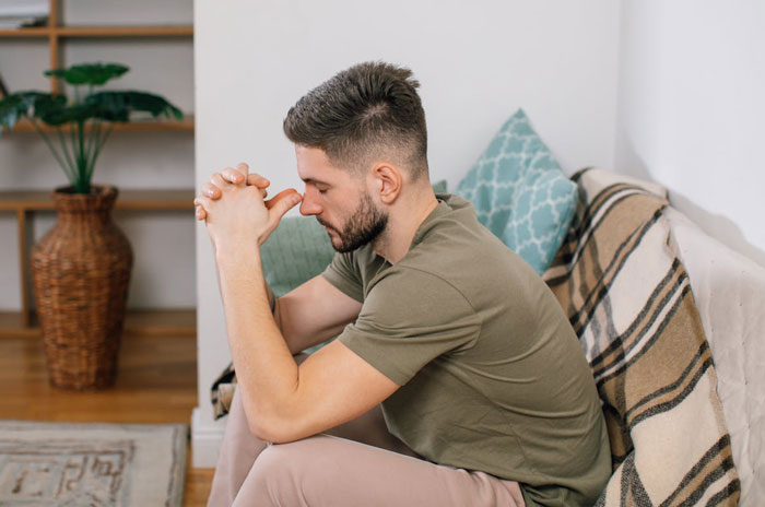 Man Upset GF Pretended To Be Broke For 5 Years When She Had $50K In Savings