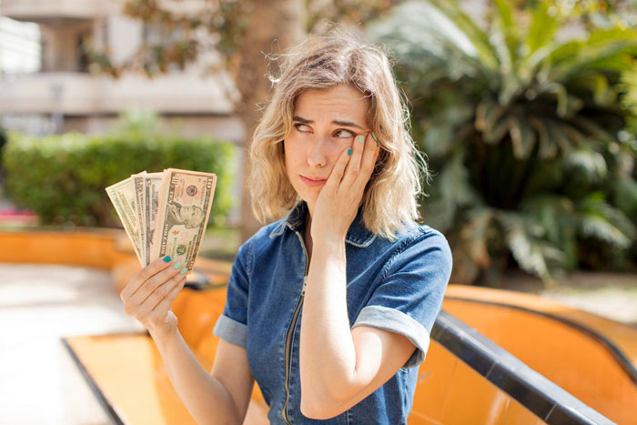 “It’ll Cost You Your Husband”: Friend Refuses To Pay $200 To Woman’s BF, Woman Causes Her Divorce