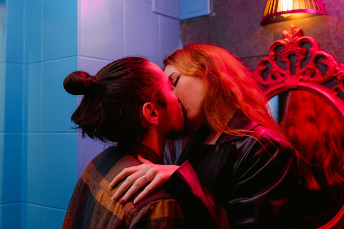 “It’ll Cost You Your Husband”: Friend Refuses To Pay $200 To Woman’s BF, Woman Causes Her Divorce