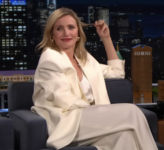 Cameron Diaz’s Simple Look On Jimmy Fallon Sparks Major Plastic Surgery Debate