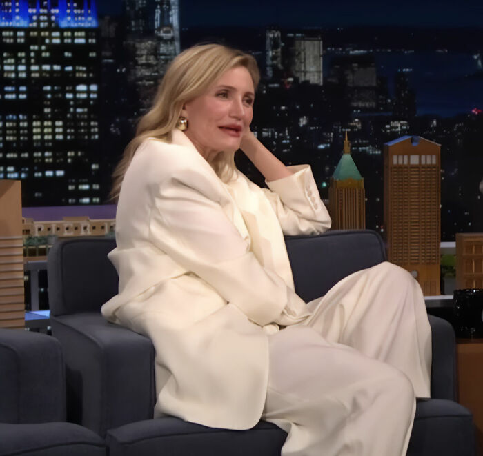Cameron Diaz’s Simple Look On Jimmy Fallon Sparks Major Plastic Surgery Debate