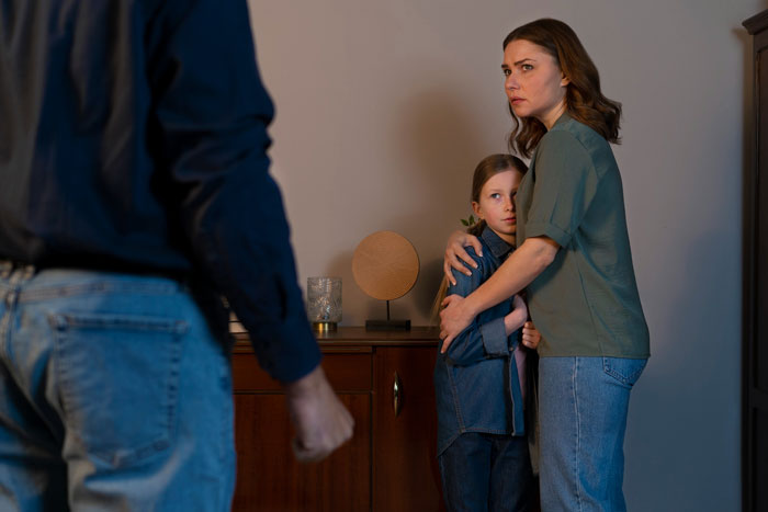 GF Uses BF&rsquo;s Fam As Her Free Therapist, They&rsquo;re Fed Up As She Turns Every Dinner Into A Trauma Recap