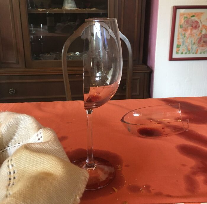 &ldquo;Decided To Fall Apart Before My Wedding&rdquo;: 59 Times Things Broke So Badly, It Looked Intentional