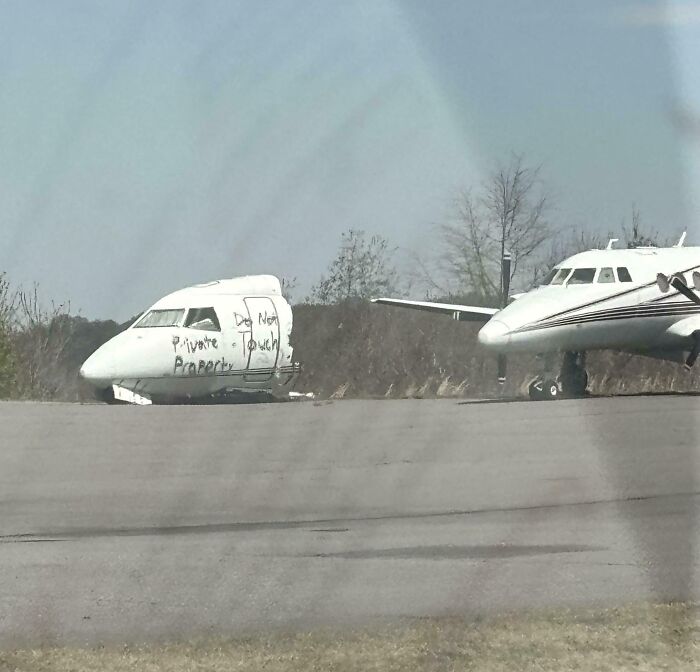 &ldquo;Decided To Fall Apart Before My Wedding&rdquo;: 59 Times Things Broke So Badly, It Looked Intentional