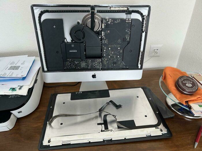 &ldquo;Decided To Fall Apart Before My Wedding&rdquo;: 59 Times Things Broke So Badly, It Looked Intentional