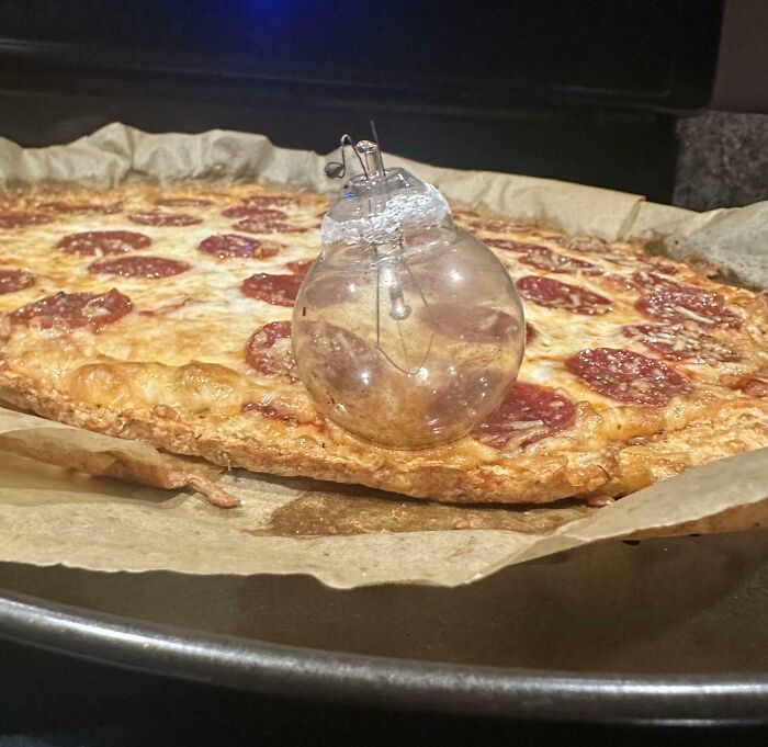 &ldquo;Decided To Fall Apart Before My Wedding&rdquo;: 59 Times Things Broke So Badly, It Looked Intentional