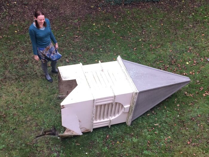 &ldquo;Decided To Fall Apart Before My Wedding&rdquo;: 59 Times Things Broke So Badly, It Looked Intentional