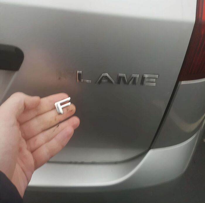 &ldquo;Decided To Fall Apart Before My Wedding&rdquo;: 59 Times Things Broke So Badly, It Looked Intentional