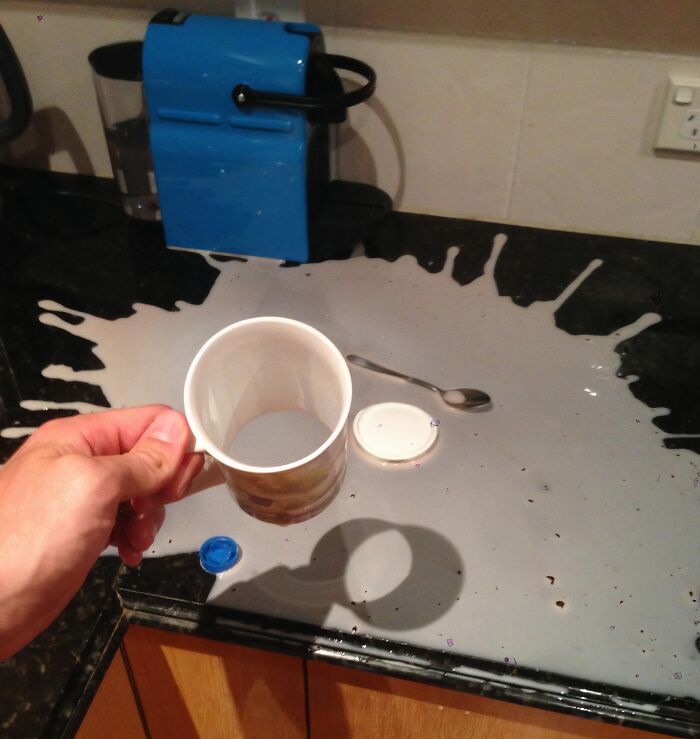 &ldquo;Decided To Fall Apart Before My Wedding&rdquo;: 59 Times Things Broke So Badly, It Looked Intentional