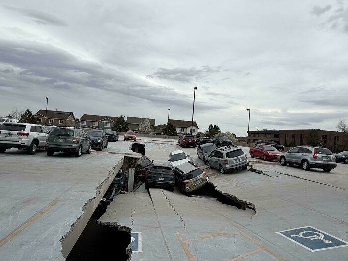 &ldquo;Decided To Fall Apart Before My Wedding&rdquo;: 59 Times Things Broke So Badly, It Looked Intentional