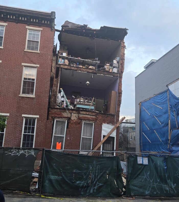 &ldquo;Decided To Fall Apart Before My Wedding&rdquo;: 59 Times Things Broke So Badly, It Looked Intentional