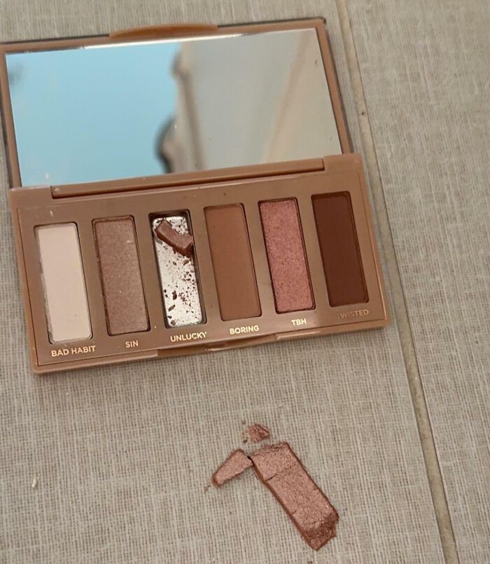 &ldquo;Decided To Fall Apart Before My Wedding&rdquo;: 59 Times Things Broke So Badly, It Looked Intentional