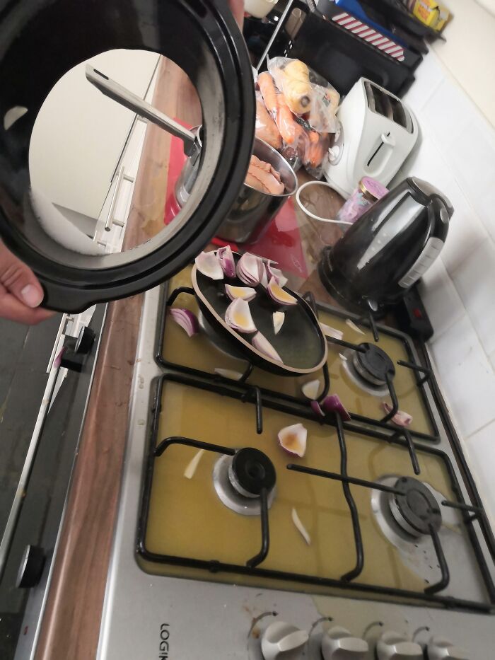 &ldquo;Decided To Fall Apart Before My Wedding&rdquo;: 59 Times Things Broke So Badly, It Looked Intentional