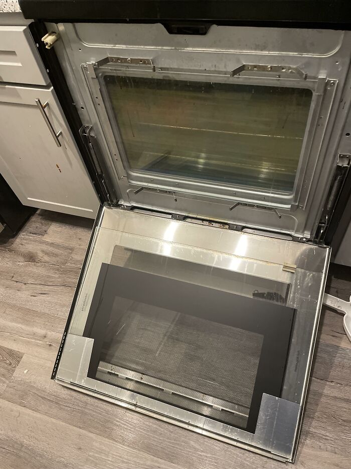 &ldquo;Decided To Fall Apart Before My Wedding&rdquo;: 59 Times Things Broke So Badly, It Looked Intentional