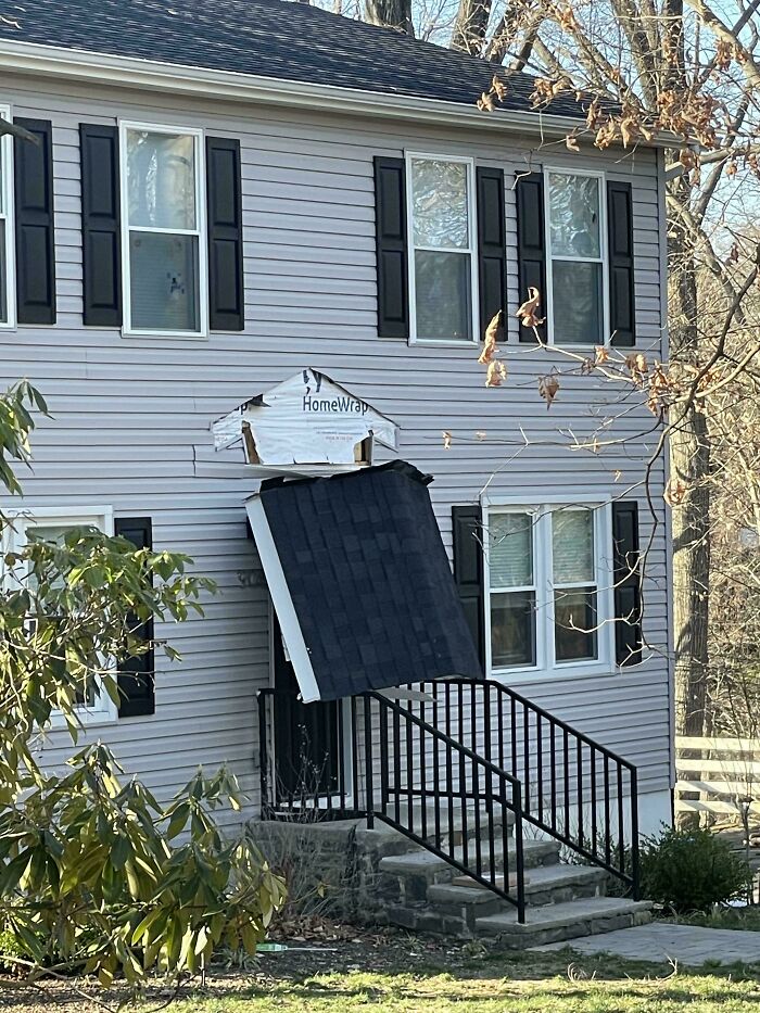 &ldquo;Decided To Fall Apart Before My Wedding&rdquo;: 59 Times Things Broke So Badly, It Looked Intentional