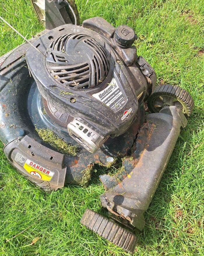 &ldquo;Decided To Fall Apart Before My Wedding&rdquo;: 59 Times Things Broke So Badly, It Looked Intentional