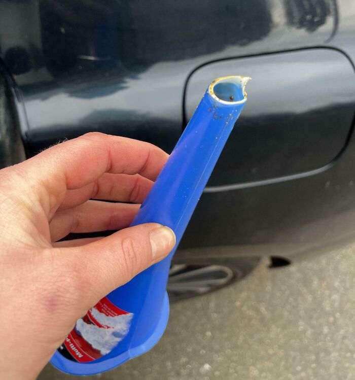 &ldquo;Decided To Fall Apart Before My Wedding&rdquo;: 59 Times Things Broke So Badly, It Looked Intentional