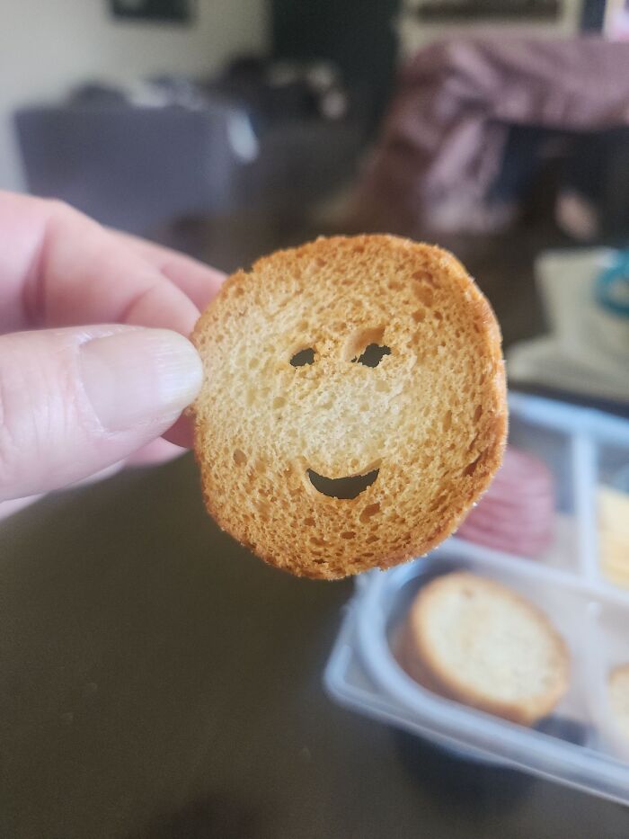 This Page Shared 60 Funny Pareidolia Pics That Prove Even Random Objects Have Personality