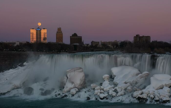 These 35 Top Photos From The 2026 Niagara Frozen Falls Contest Turn Niagara Into A Winter Dream