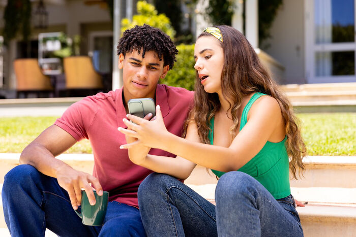 36 Wild Friendship Betrayals That Sound Fake But Sadly Aren&rsquo;t