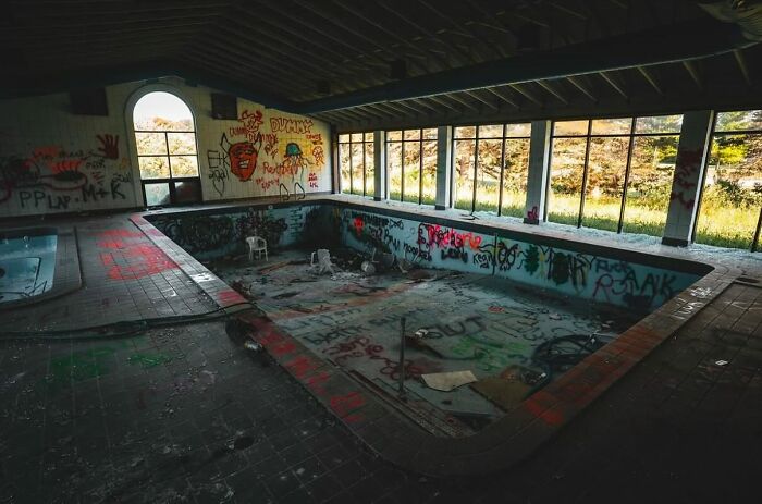 This Page Shared 55 Abandoned Spots That Look Straight Out Of A Post-Apocalyptic Movie