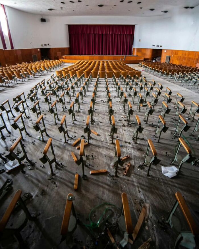 This Page Shared 55 Abandoned Spots That Look Straight Out Of A Post-Apocalyptic Movie