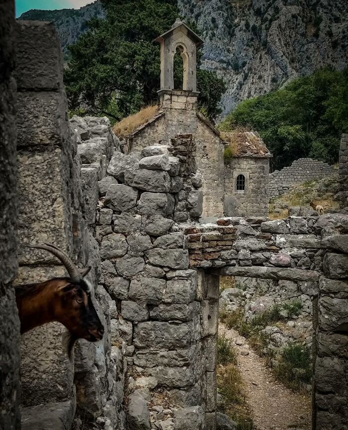 This Page Shared 55 Abandoned Spots That Look Straight Out Of A Post-Apocalyptic Movie