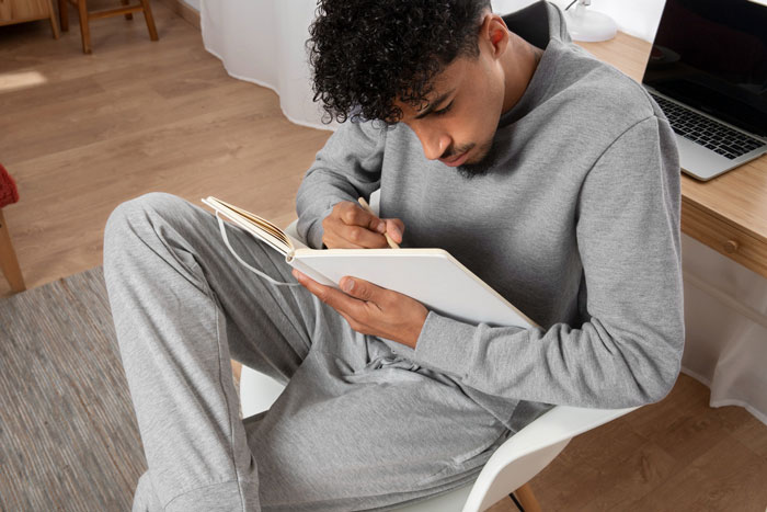 Woman Heartbroken After Reading Fianc&eacute;&rsquo;s Journal, Realizes The Affair She Suspected Is Depression