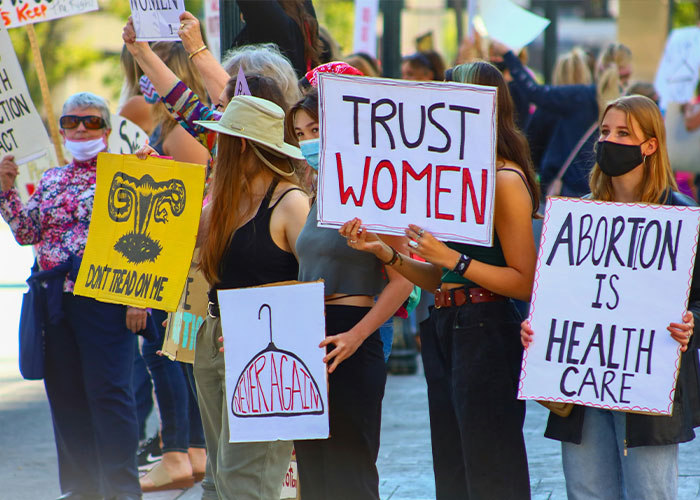“Had To Triple Check”: Detail In White House Photo With Georgia Women’s Tennis Sparks Criticism