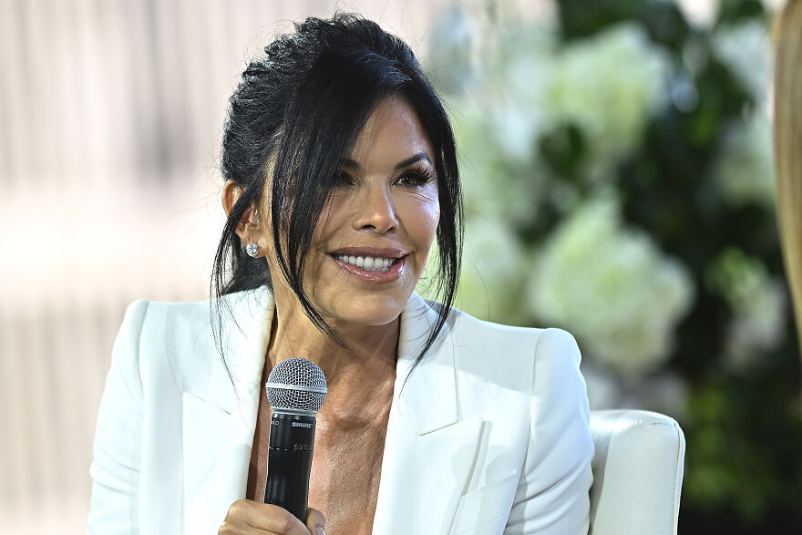 Lauren Sanchez Plastic Surgery Before And After: The “Mar-A-Lago Face” Explained