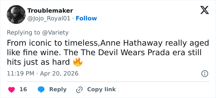 Anne Hathaway Steps In To Help Michaela Coel Dodge Wardrobe Malfunction On The Red Carpet