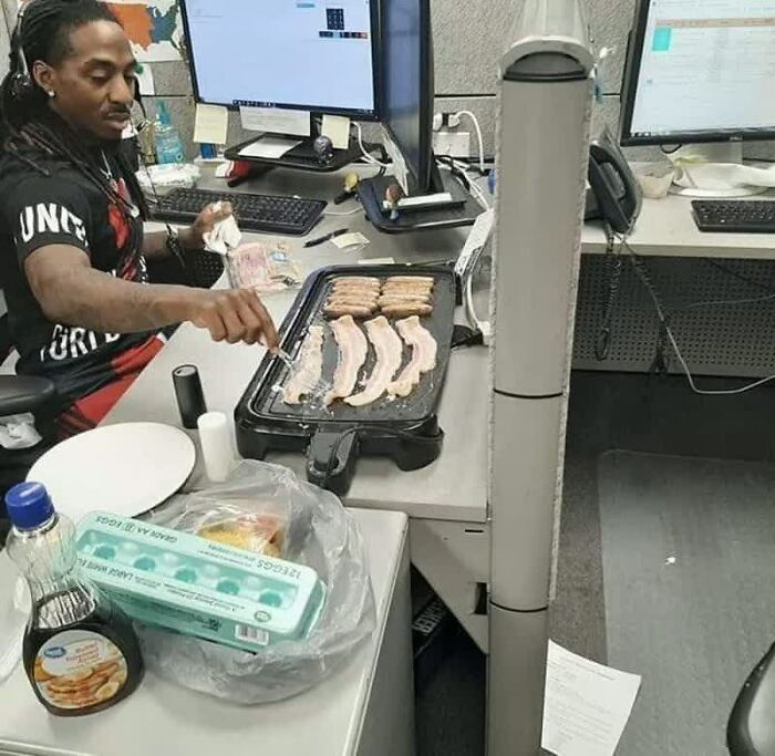 77 Weird Images That Made People Go &ldquo;Hmmm&rdquo; And Then Lived In Their Minds Rent-Free (New Pics)