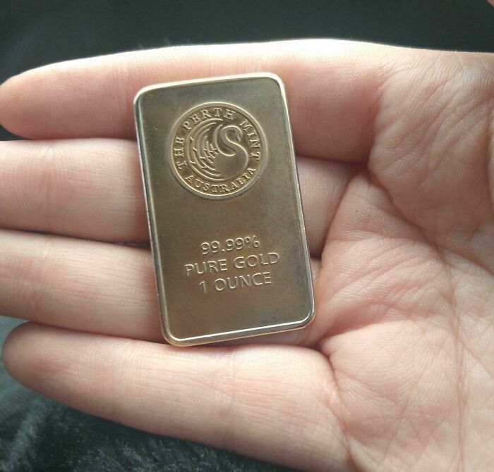&ldquo;This Gold Bar&rdquo;: 53 Suspiciously Good Things People Actually Found In The Goodwill Bins (New Pics)
