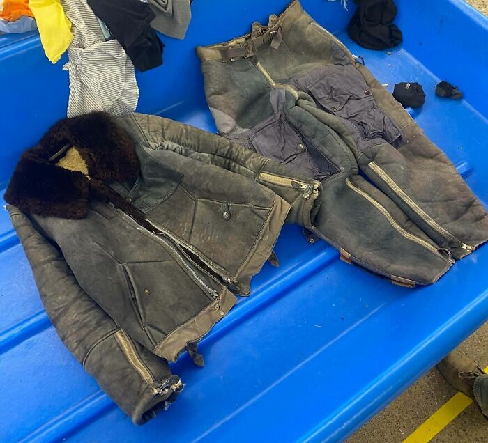 &ldquo;This Gold Bar&rdquo;: 53 Suspiciously Good Things People Actually Found In The Goodwill Bins (New Pics)