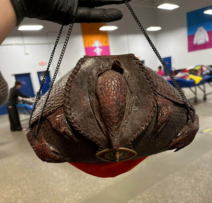 &ldquo;This Gold Bar&rdquo;: 53 Suspiciously Good Things People Actually Found In The Goodwill Bins (New Pics)