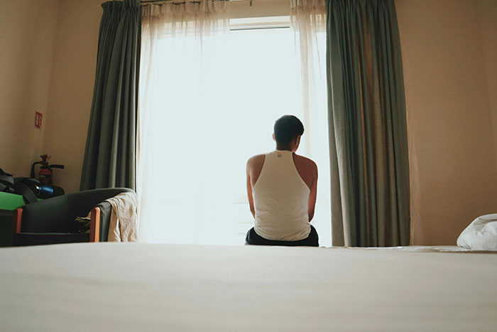 Man Tries To Ignore Gut Feeling About Wife And Her Male Coworker, Finally Snoops On Her Phone