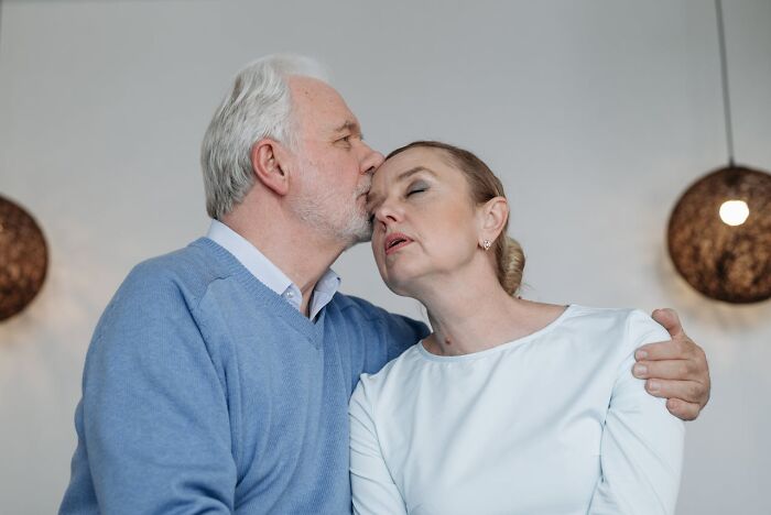 &ldquo;God Bless America&rdquo;: 71 People Who Were Once Rich Share How They Lost Everything