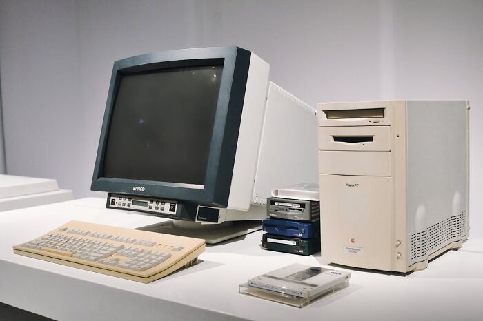 &ldquo;God Bless America&rdquo;: 71 People Who Were Once Rich Share How They Lost Everything