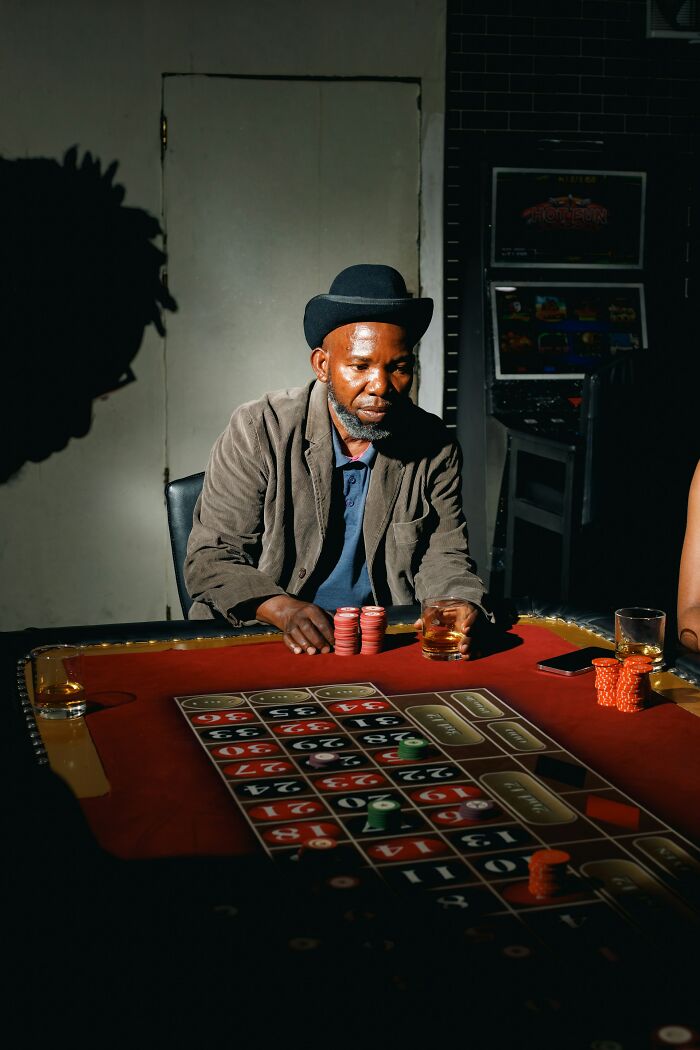 &ldquo;God Bless America&rdquo;: 71 People Who Were Once Rich Share How They Lost Everything